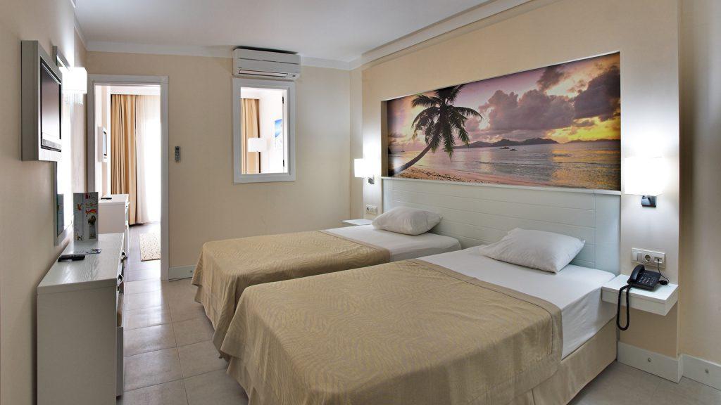 Batihan Beach Resort & Spa Kusadasi Exterior photo